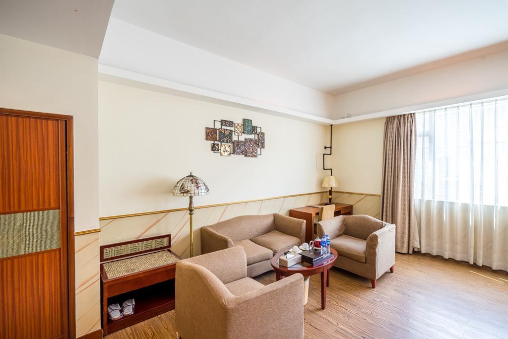 James Joyce Coffetel Hotel Guangzhou Shi Jing City Square Branch المظهر الخارجي الصورة
