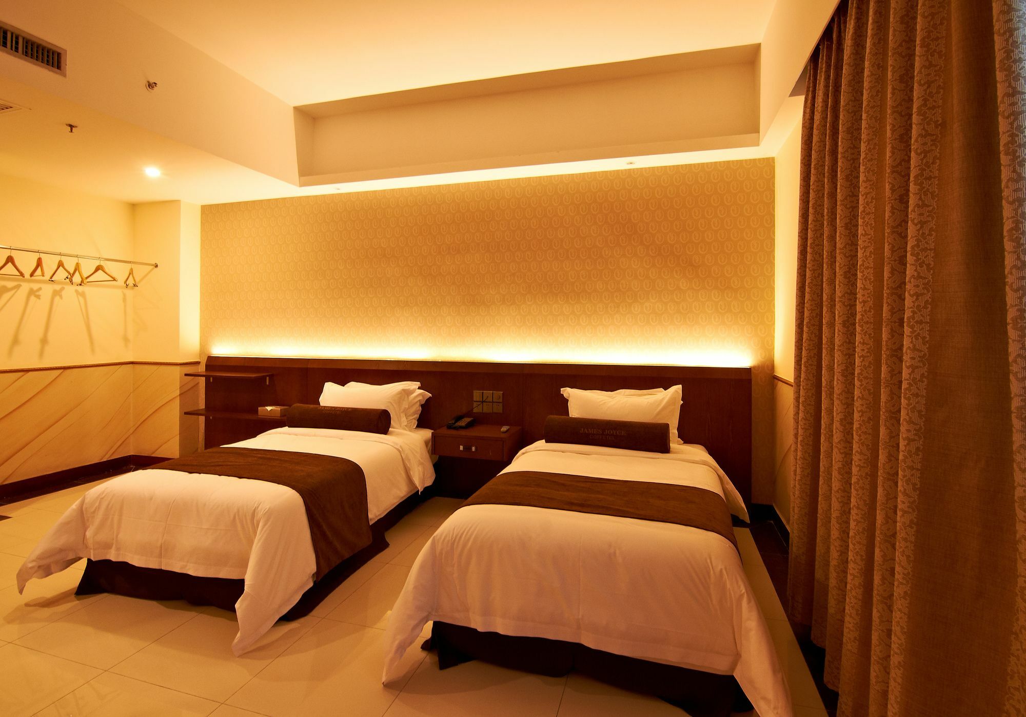 James Joyce Coffetel Hotel Guangzhou Shi Jing City Square Branch المظهر الخارجي الصورة